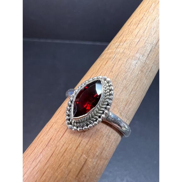 Red garnet marquise gemstone sterling silver ring size 8 - Picture 10 of 12